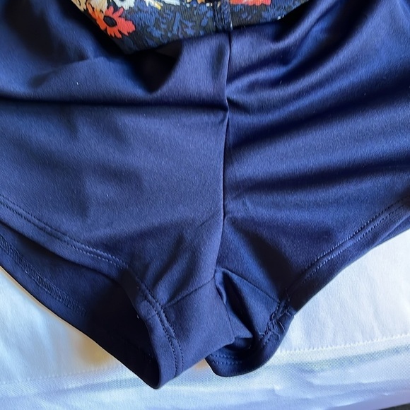 No Brand navy/ black romper with white/ red/ gray floral design. Size Small - Picture 8 of 9